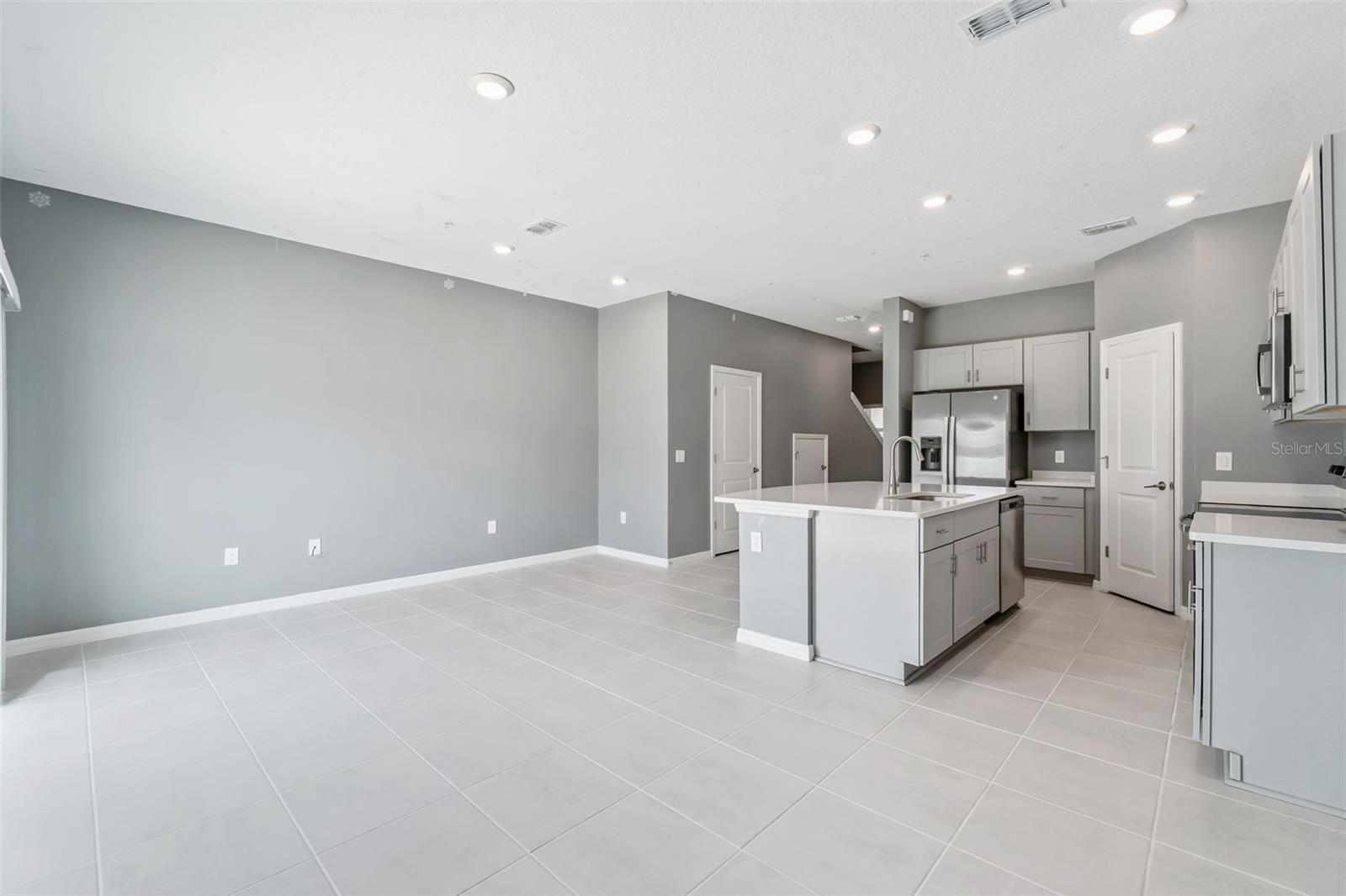 Image 5 of 20 For 4431 Arlington Avenue