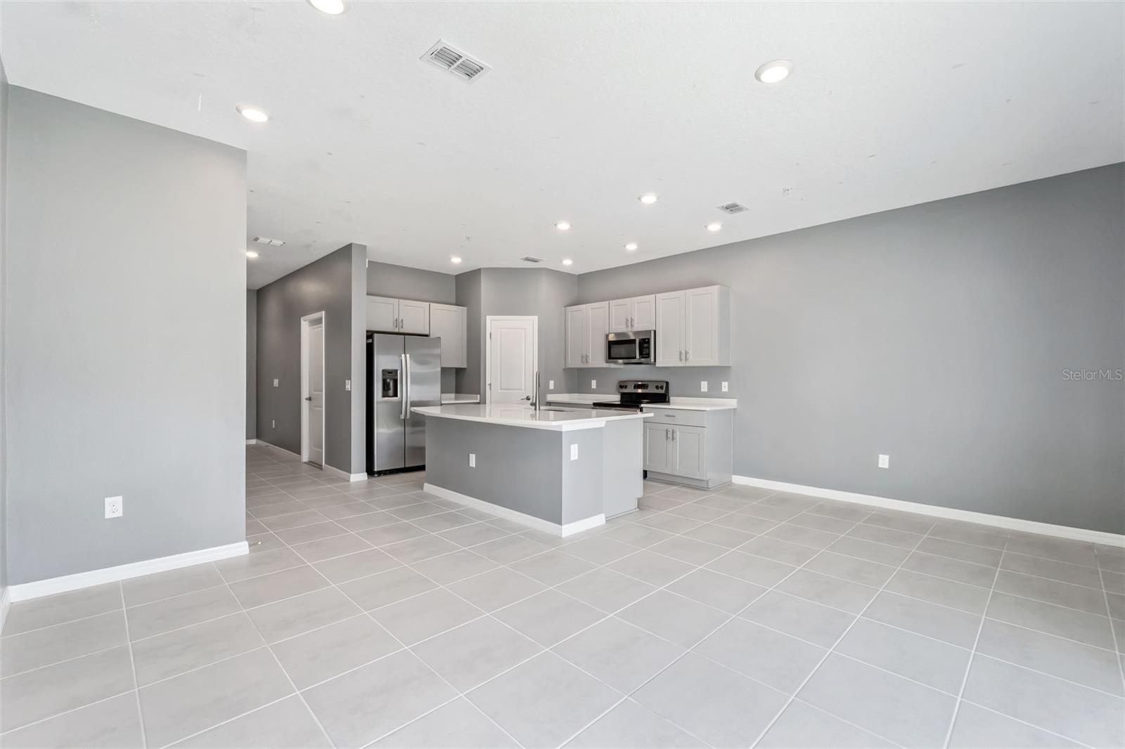 Image 6 of 20 For 4431 Arlington Avenue