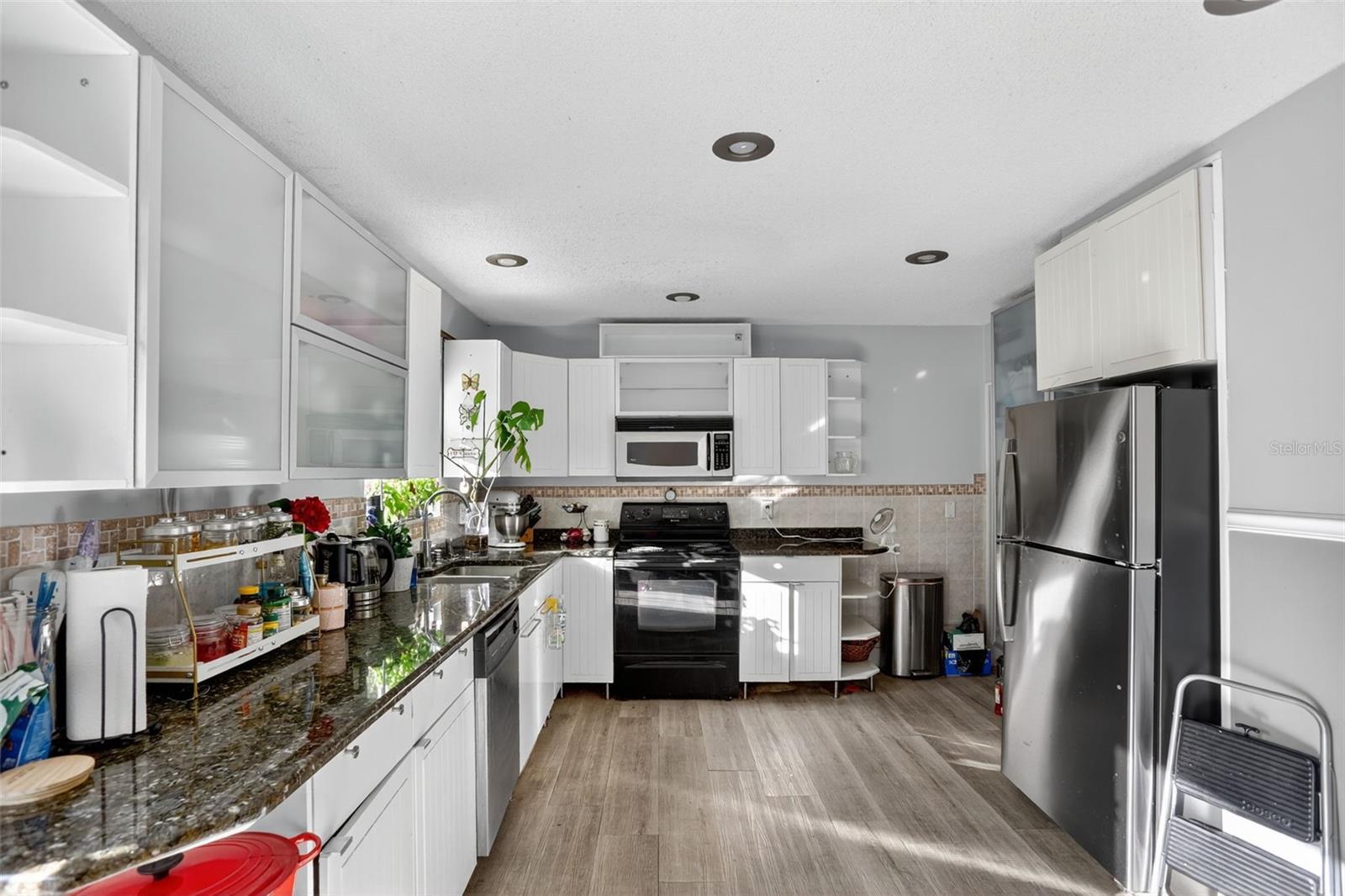 Image 7 of 18 For 1508 Balmy Beach Drive