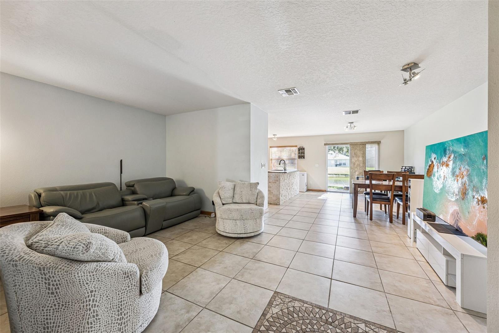 Image 11 of 57 For 596 Cresting Oak Circle 25