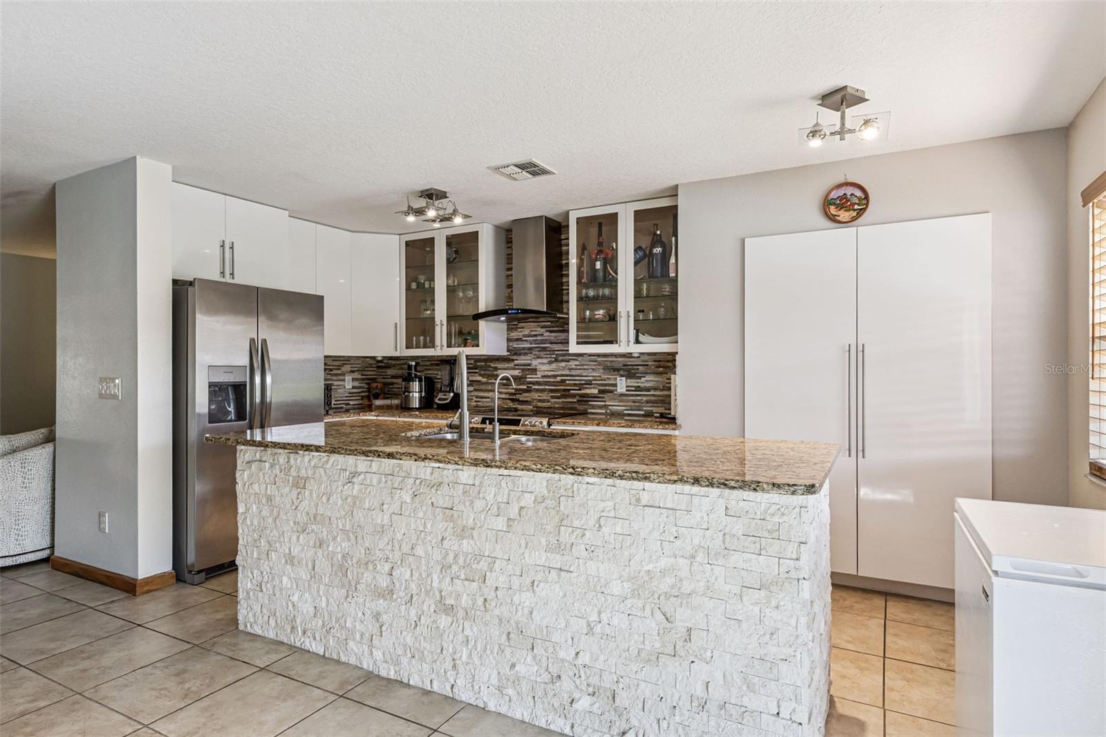 Image 18 of 57 For 596 Cresting Oak Circle 25