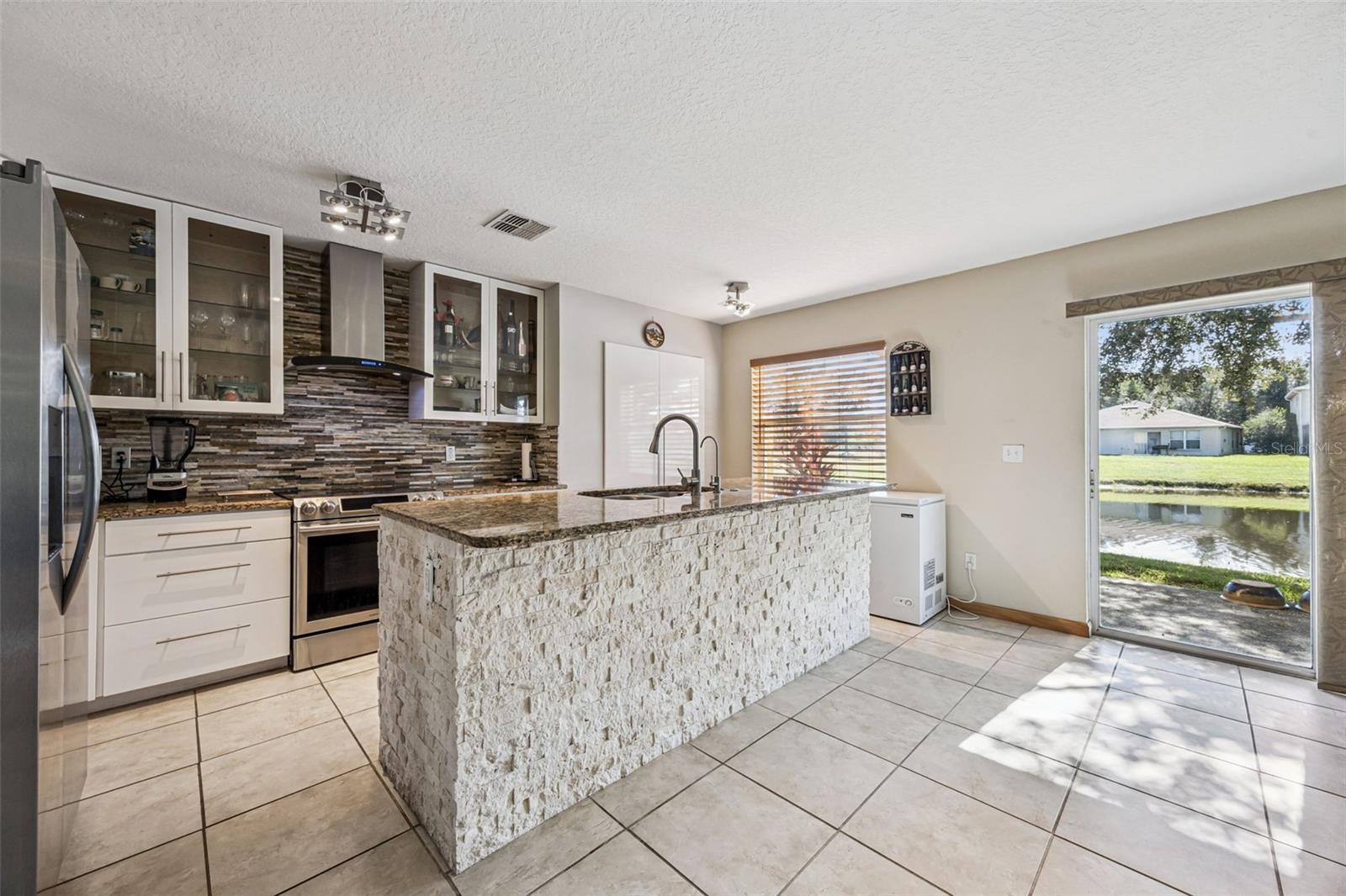 Image 20 of 57 For 596 Cresting Oak Circle 25