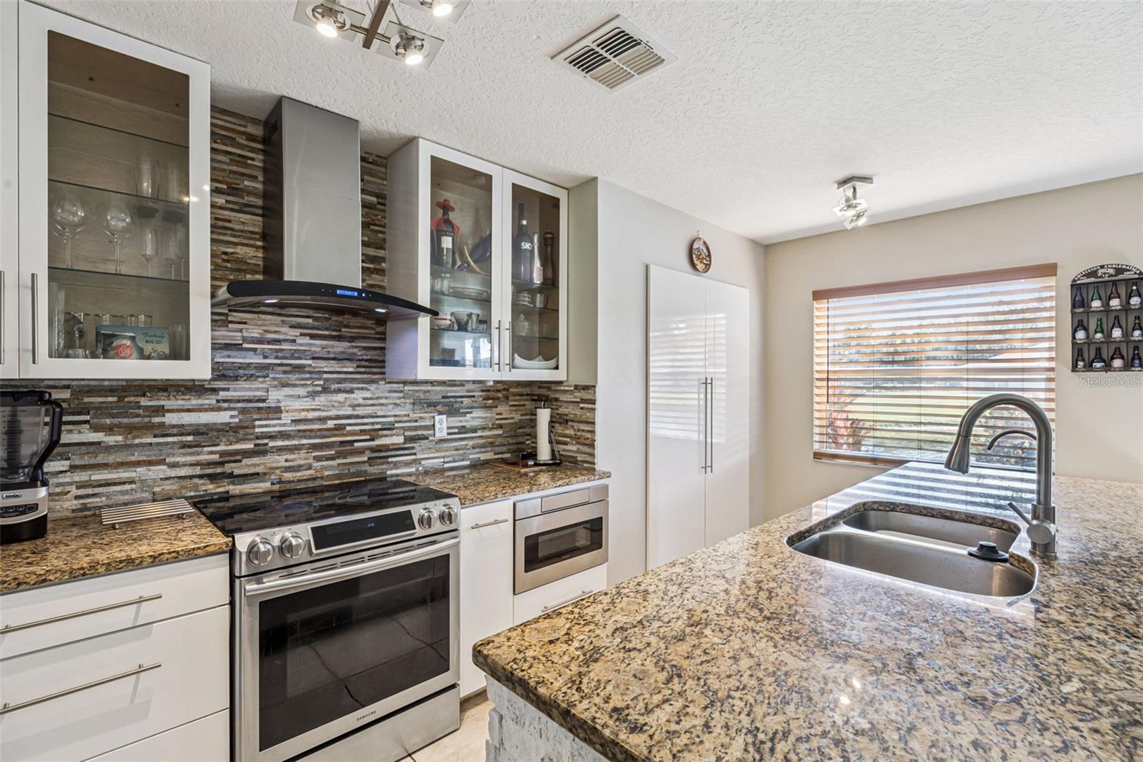 Image 21 of 57 For 596 Cresting Oak Circle 25