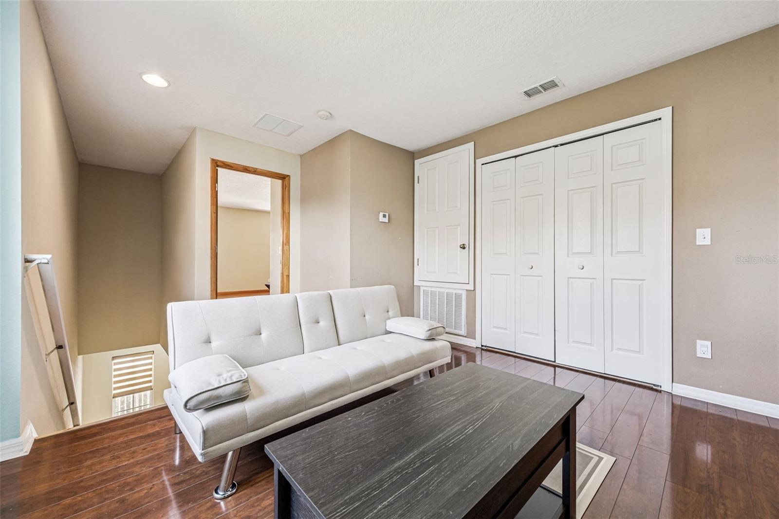 Image 23 of 57 For 596 Cresting Oak Circle 25