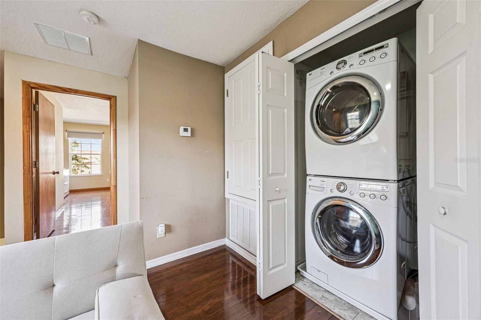 Image 25 of 57 For 596 Cresting Oak Circle 25