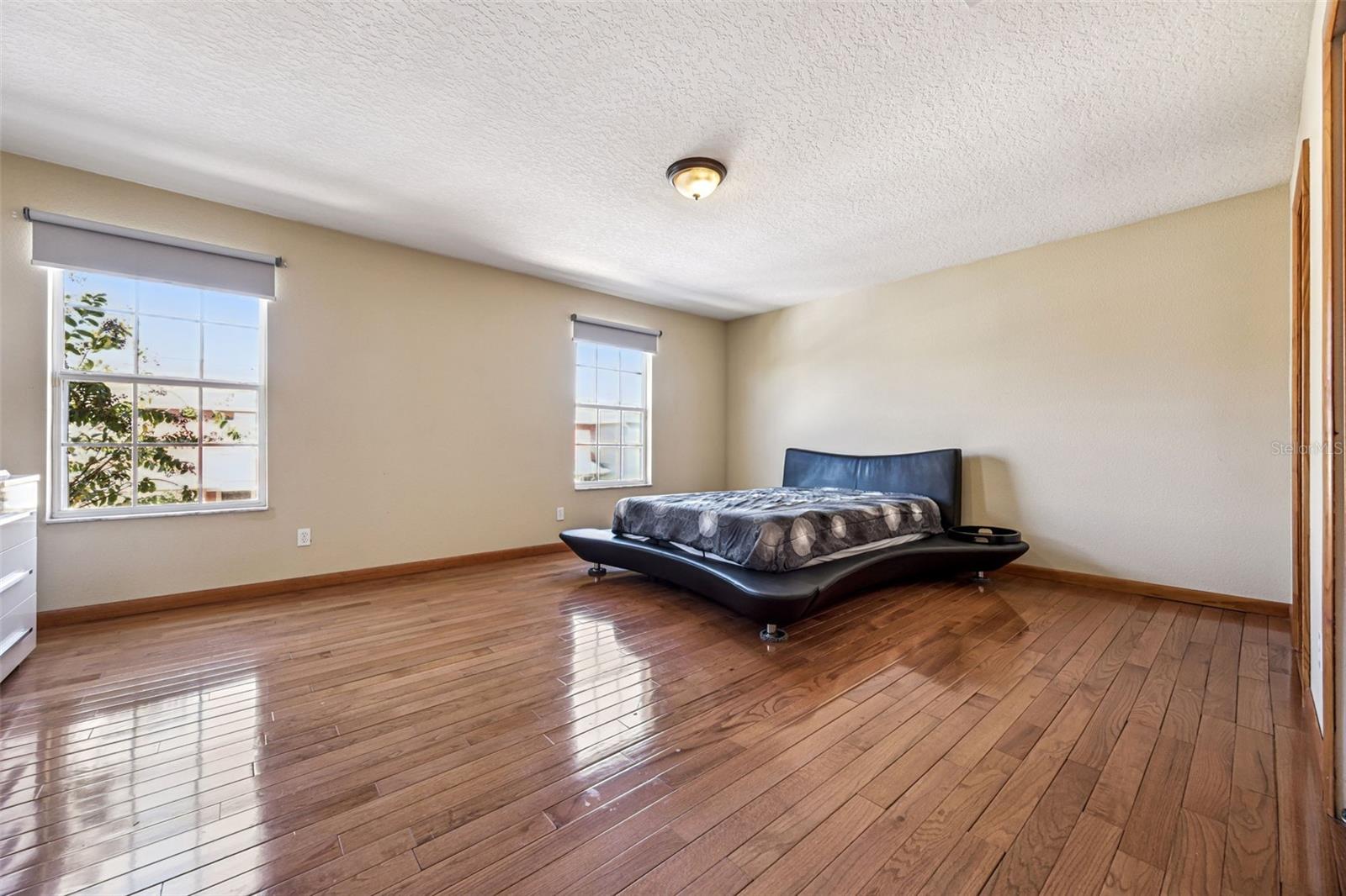 Image 27 of 57 For 596 Cresting Oak Circle 25