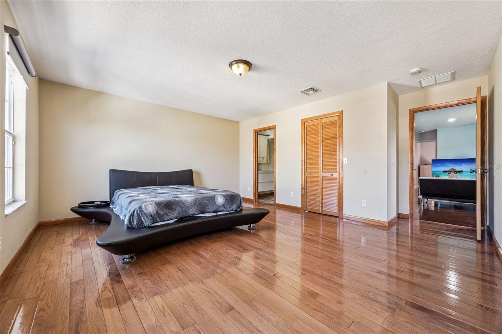 Image 28 of 57 For 596 Cresting Oak Circle 25