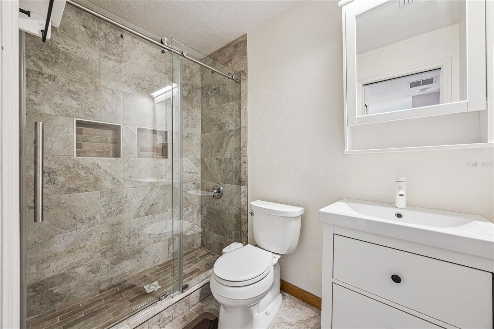 Image 32 of 57 For 596 Cresting Oak Circle 25