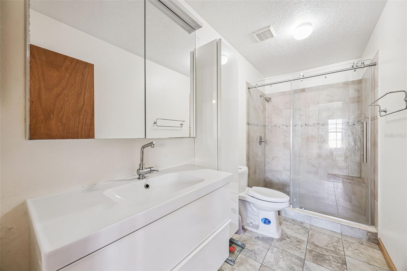 Image 33 of 57 For 596 Cresting Oak Circle 25