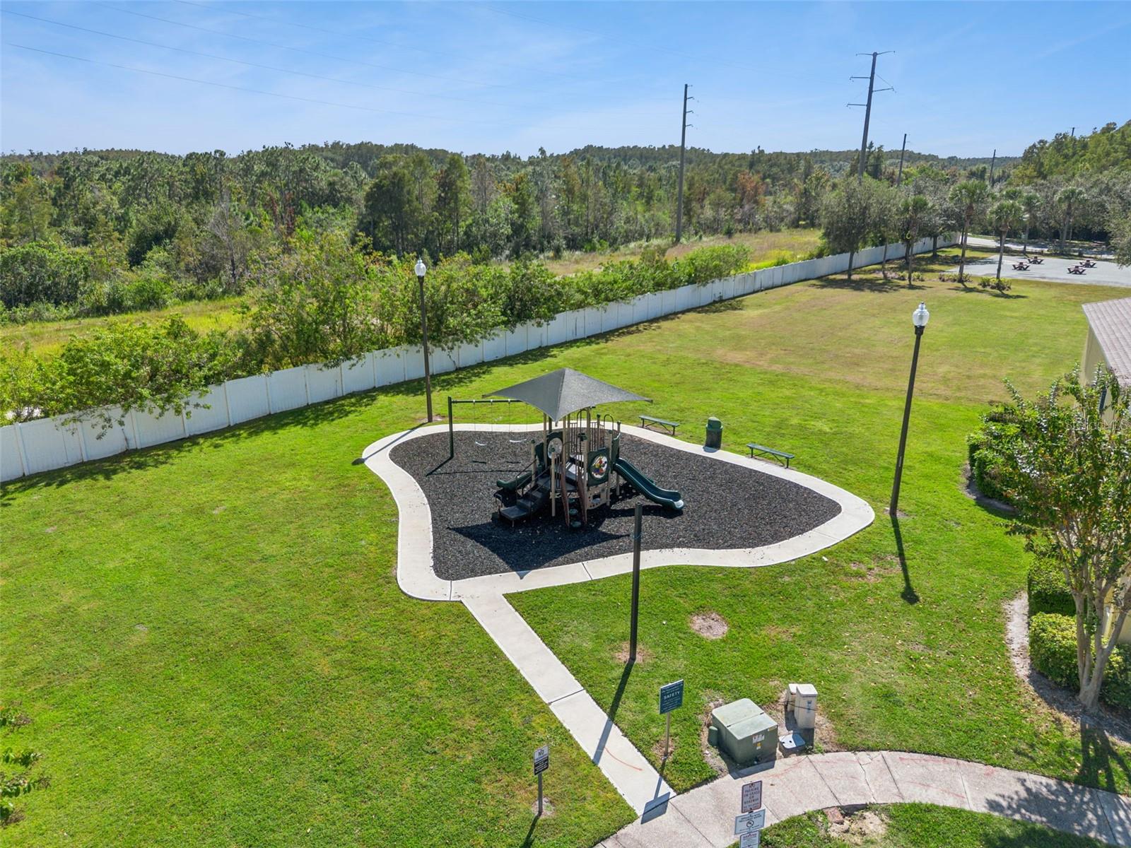 Image 42 of 57 For 596 Cresting Oak Circle 25