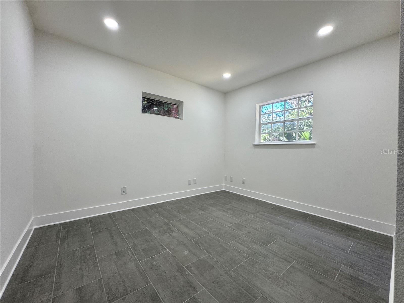 Image 6 of 12 For 557 Plant Street