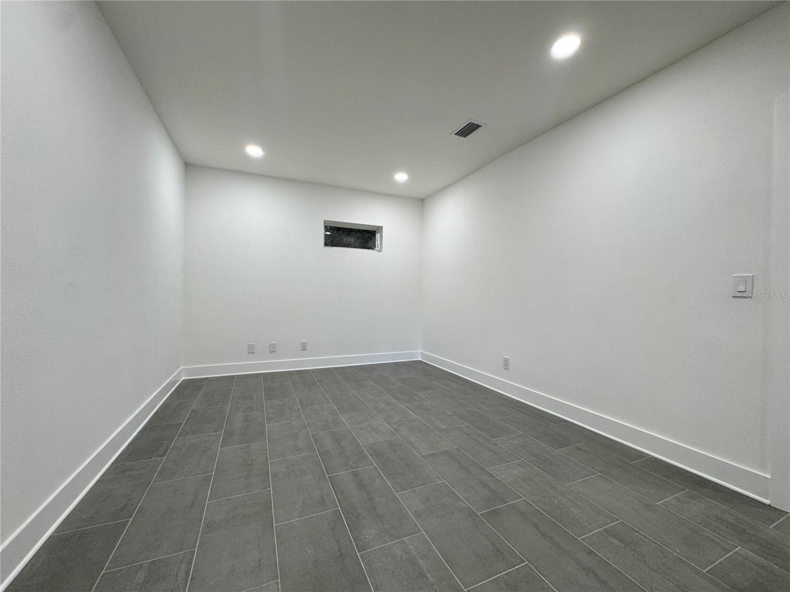 Image 9 of 12 For 557 Plant Street