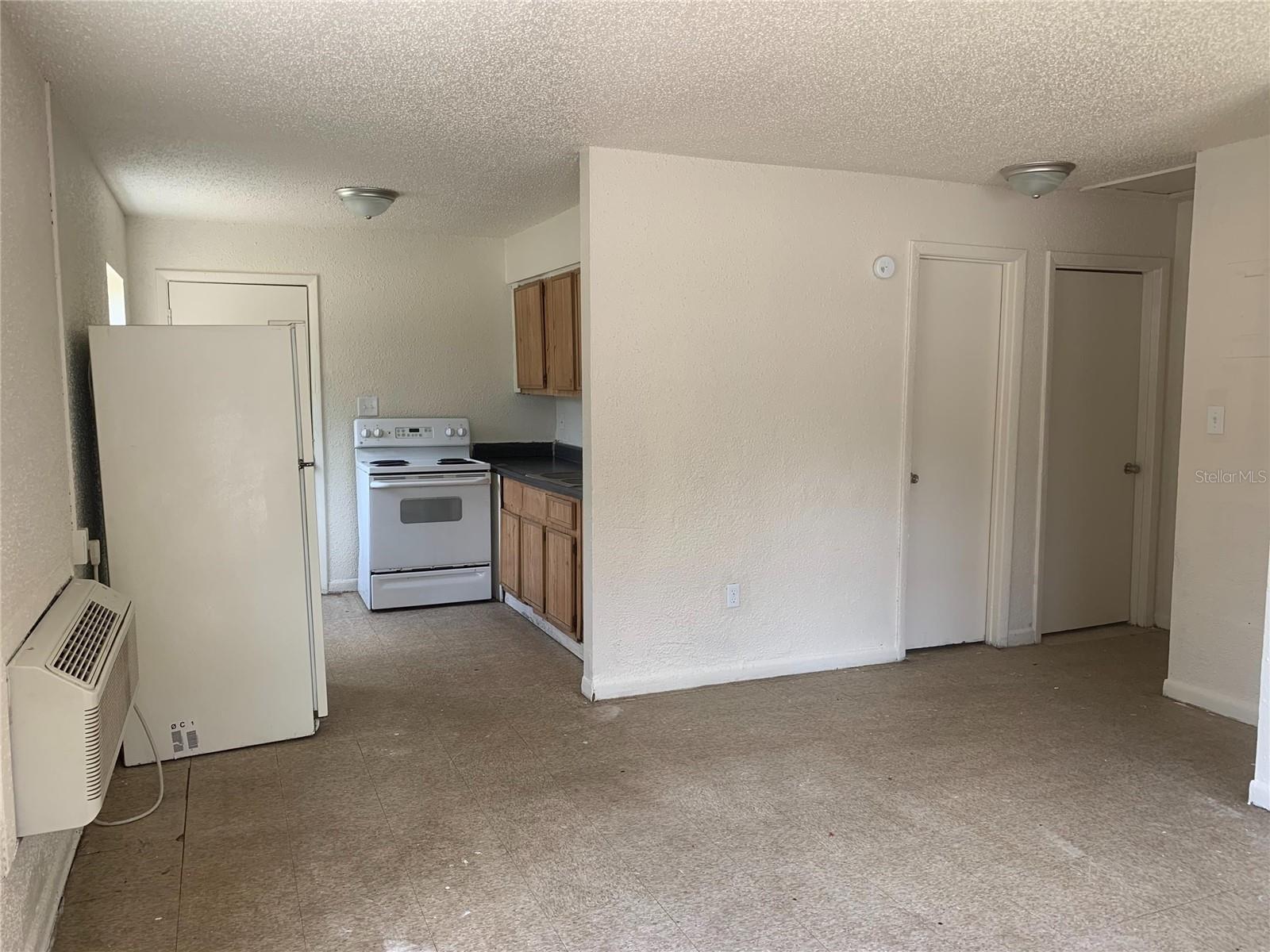 Image 2 of 7 For 400 Terry  