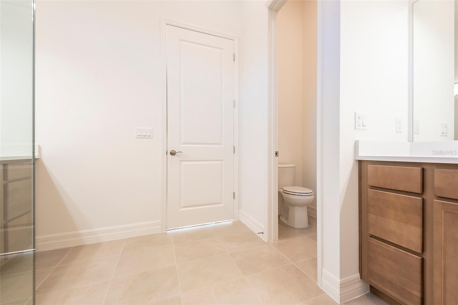 Listing photo id 9 for 1058 Liliana Drive