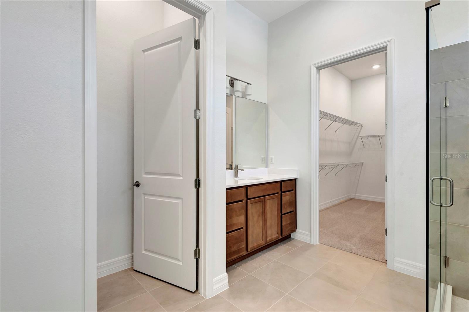 Listing photo id 11 for 1058 Liliana Drive