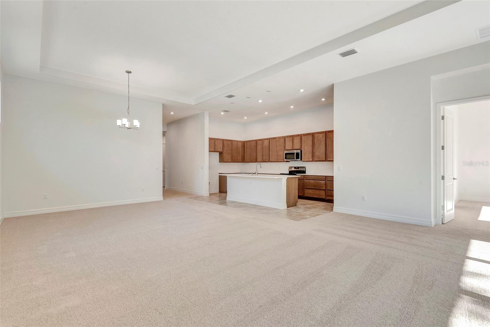 Listing photo id 13 for 1058 Liliana Drive