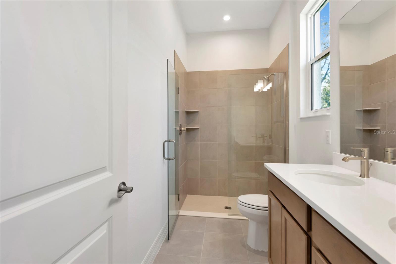 Listing photo id 17 for 1058 Liliana Drive