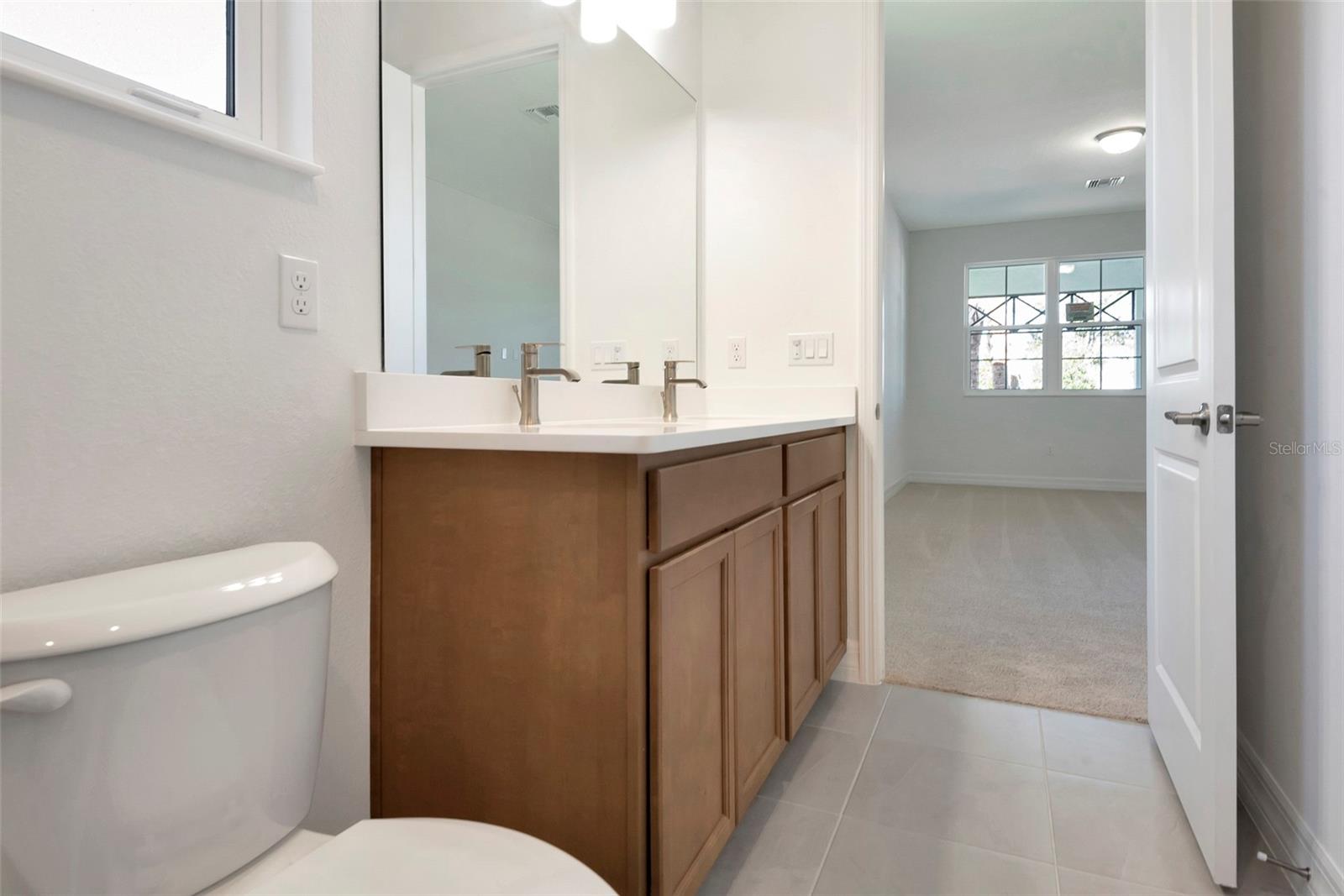 Listing photo id 18 for 1058 Liliana Drive