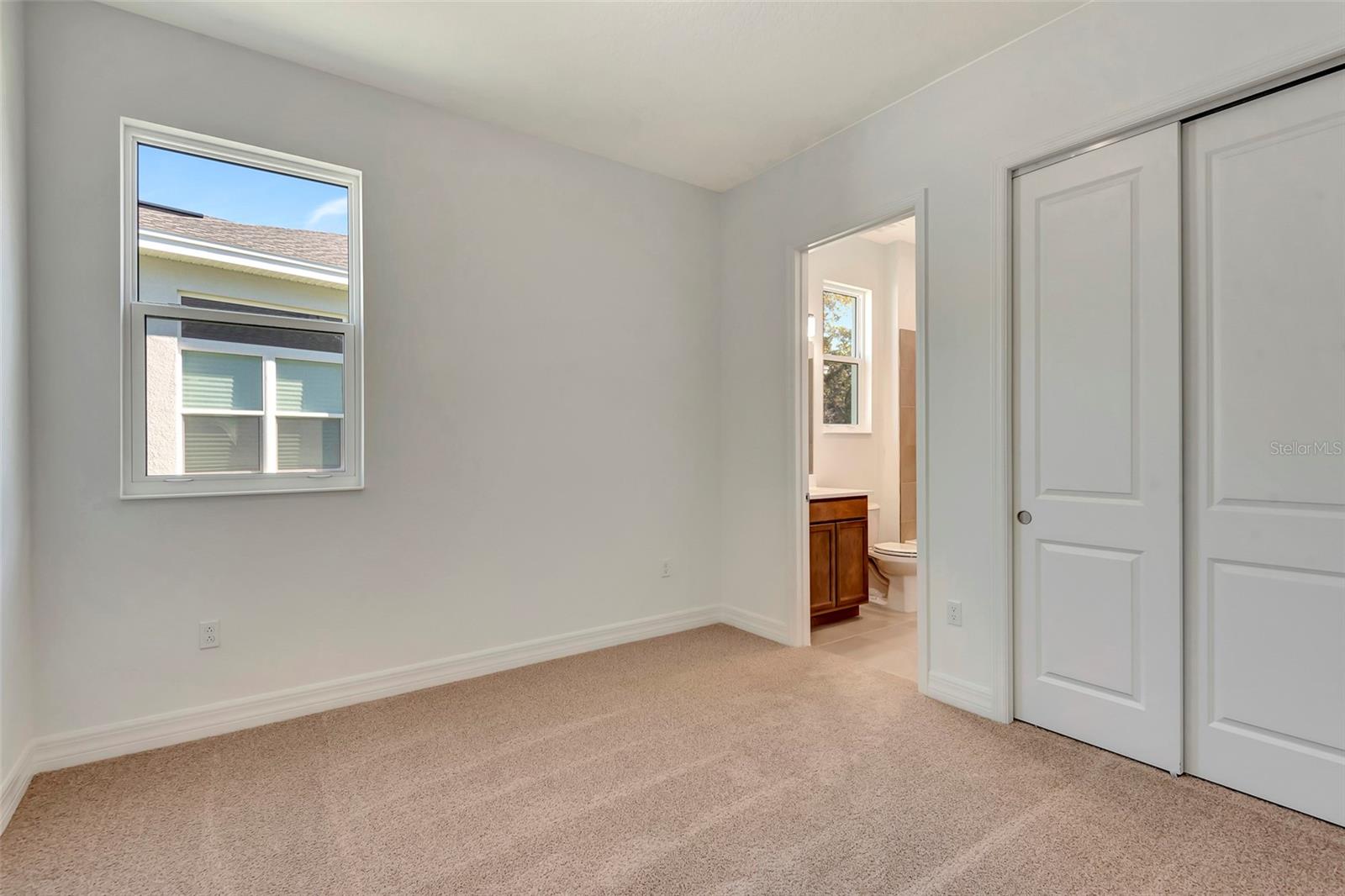 Listing photo id 19 for 1058 Liliana Drive