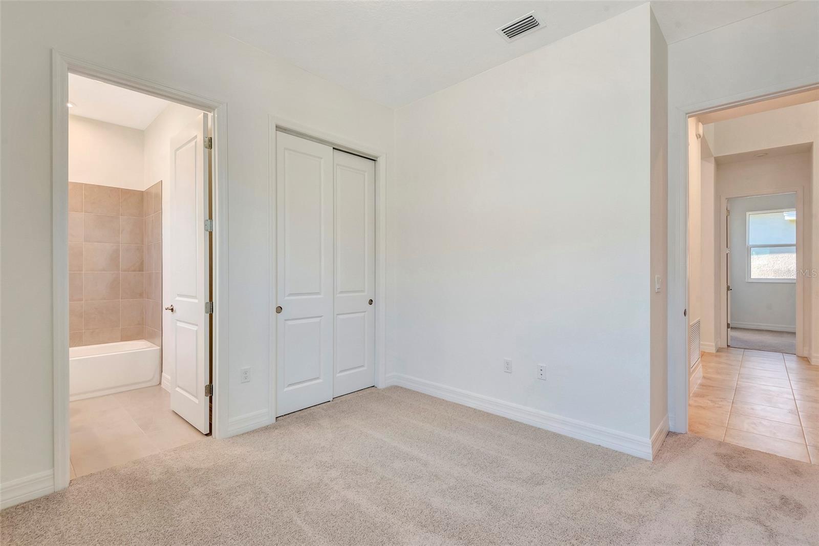 Listing photo id 20 for 1058 Liliana Drive