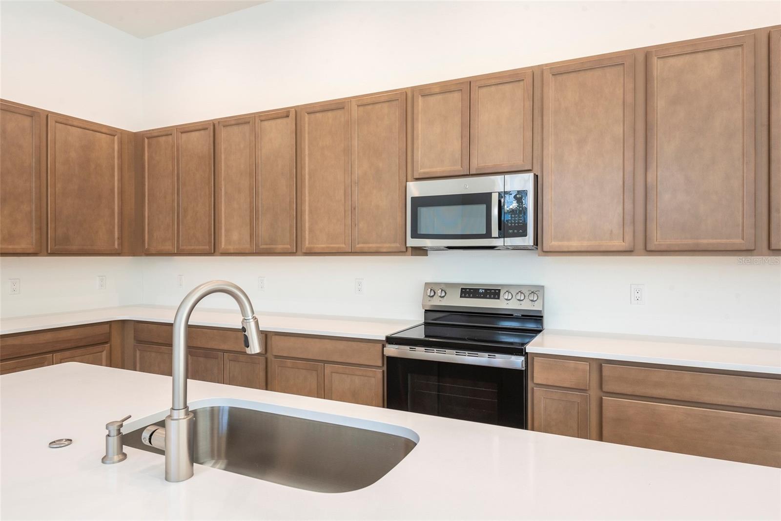 Listing photo id 1 for 1058 Liliana Drive