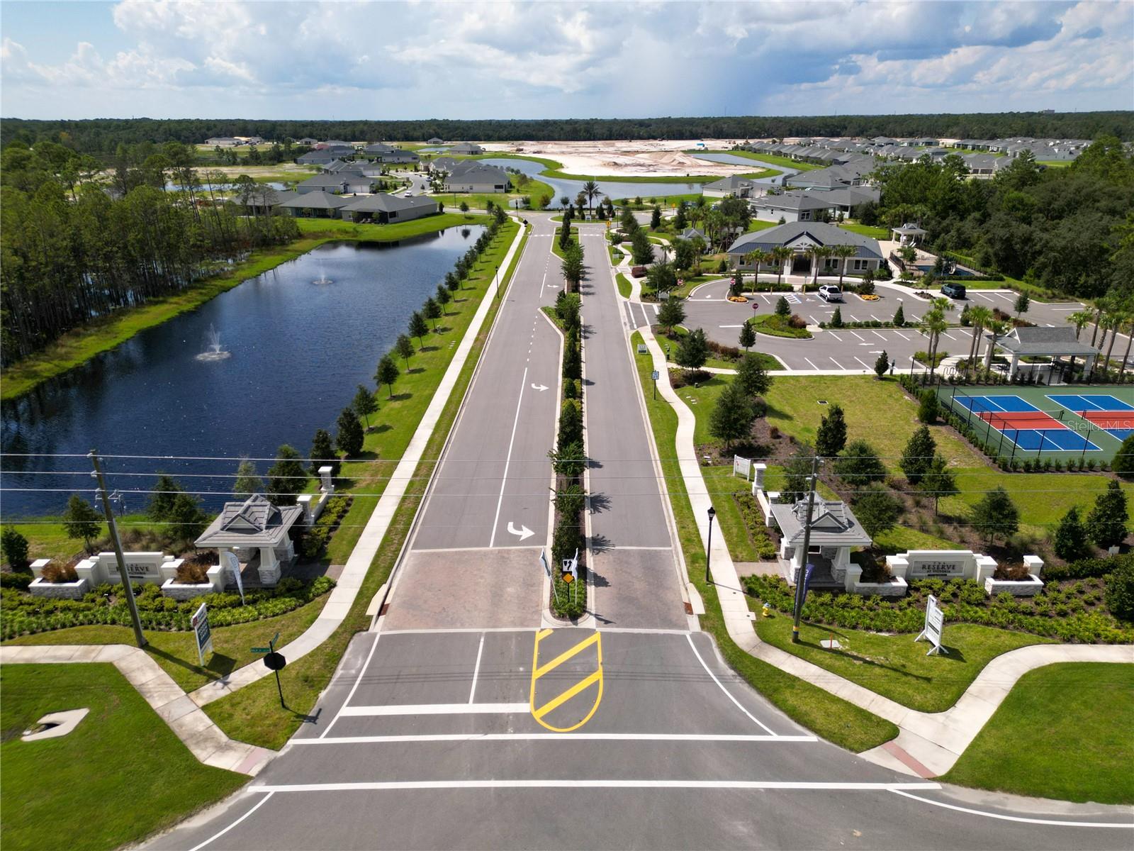 Listing photo id 41 for 1058 Liliana Drive