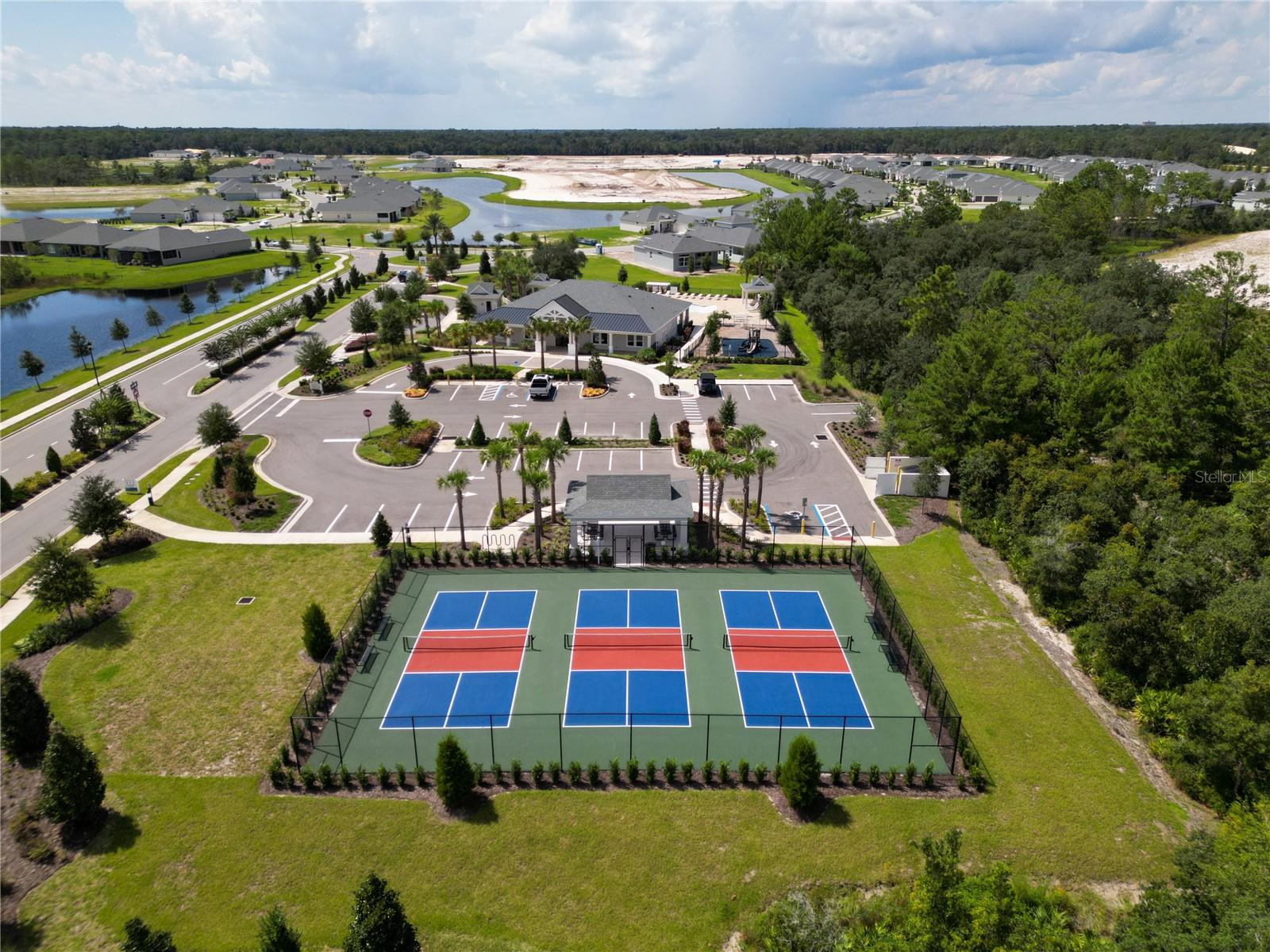 Listing photo id 42 for 1058 Liliana Drive