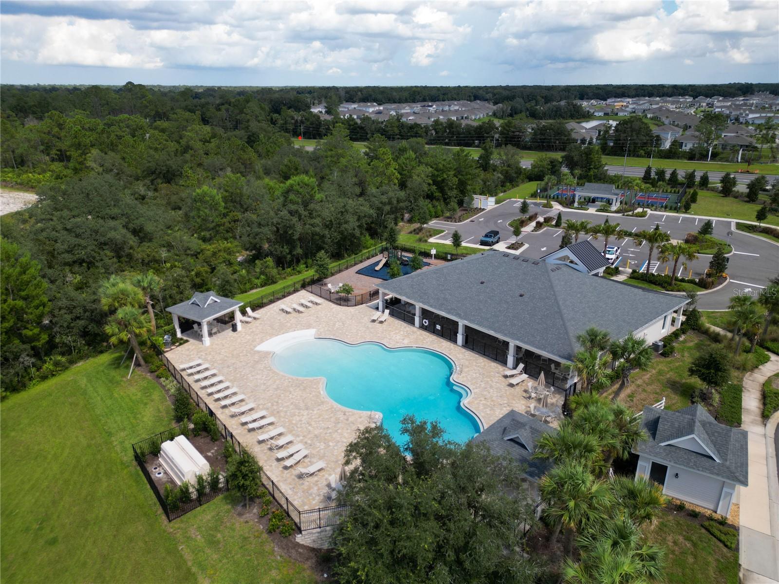 Listing photo id 43 for 1058 Liliana Drive