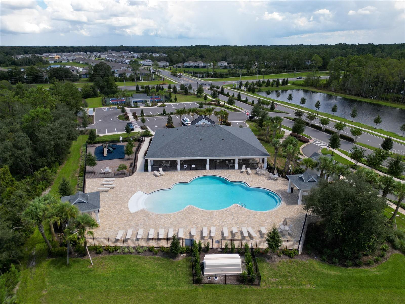 Listing photo id 44 for 1058 Liliana Drive