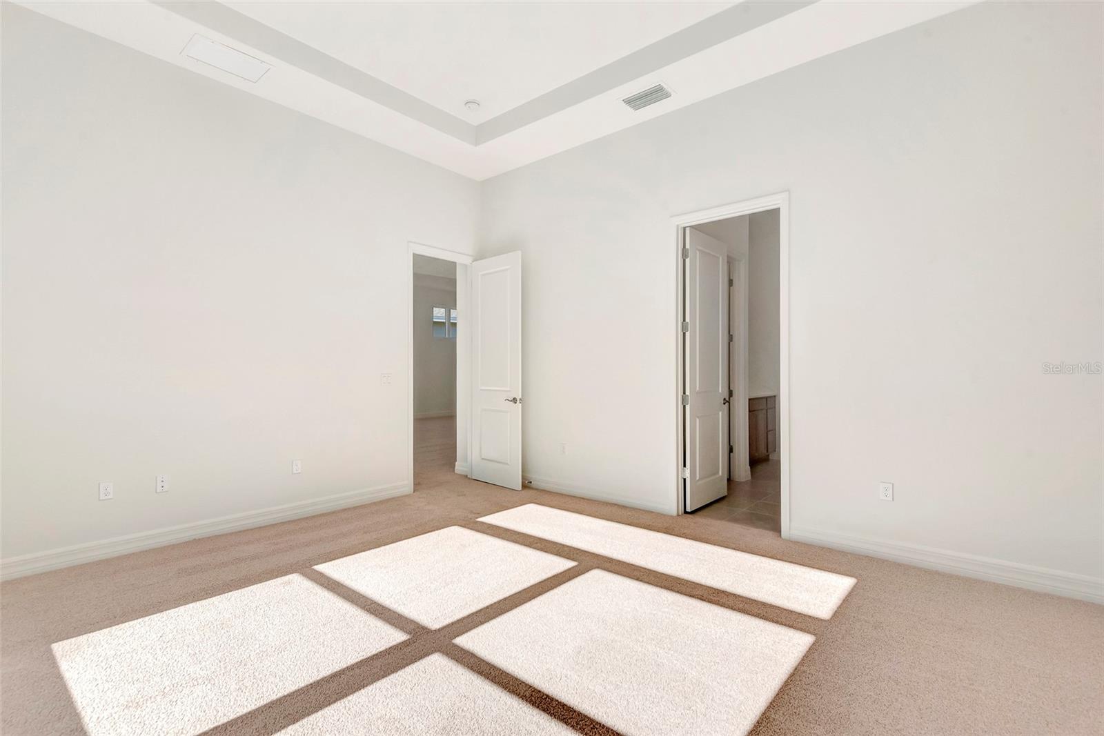 Listing photo id 5 for 1058 Liliana Drive