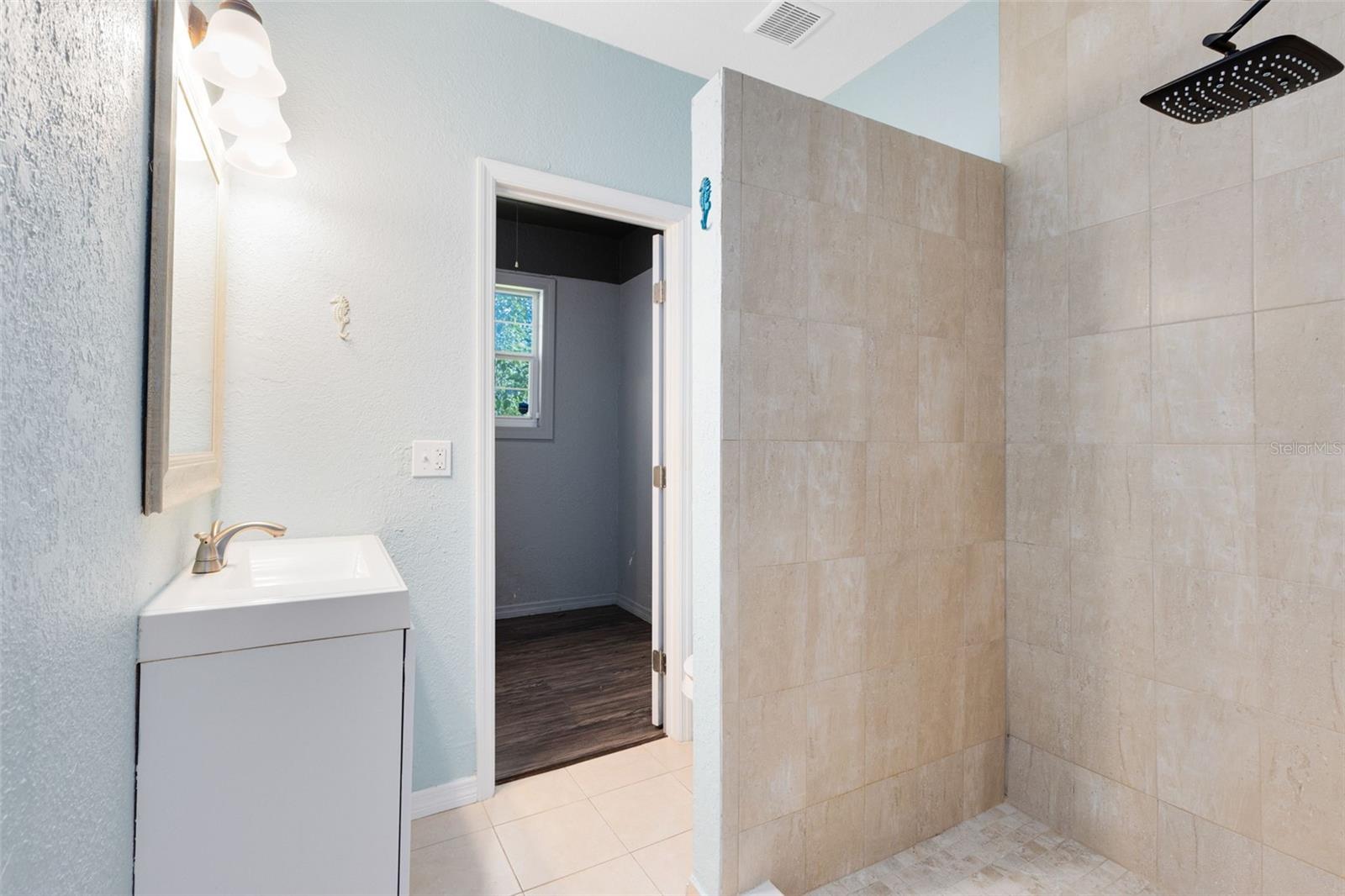 Image 17 of 28 For 701 25th Street