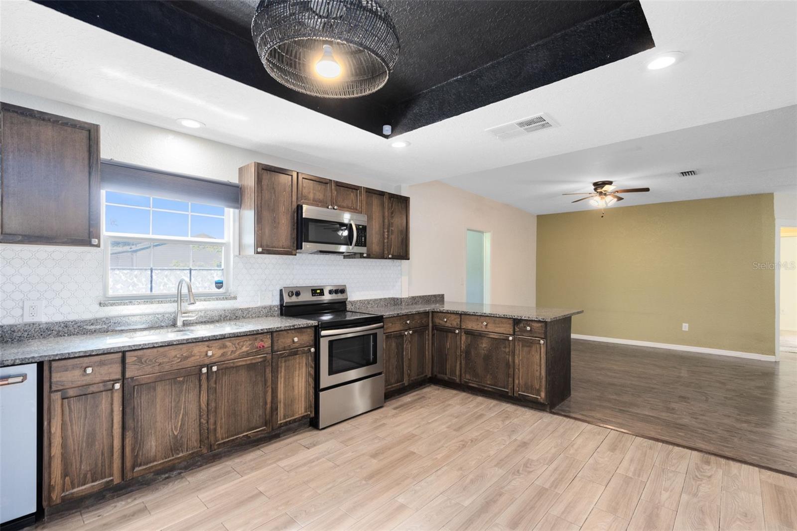 Image 6 of 28 For 701 25th Street