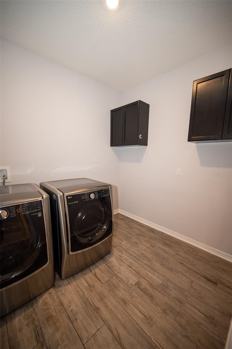 Image 16 of 78 For 869 White Rose Way