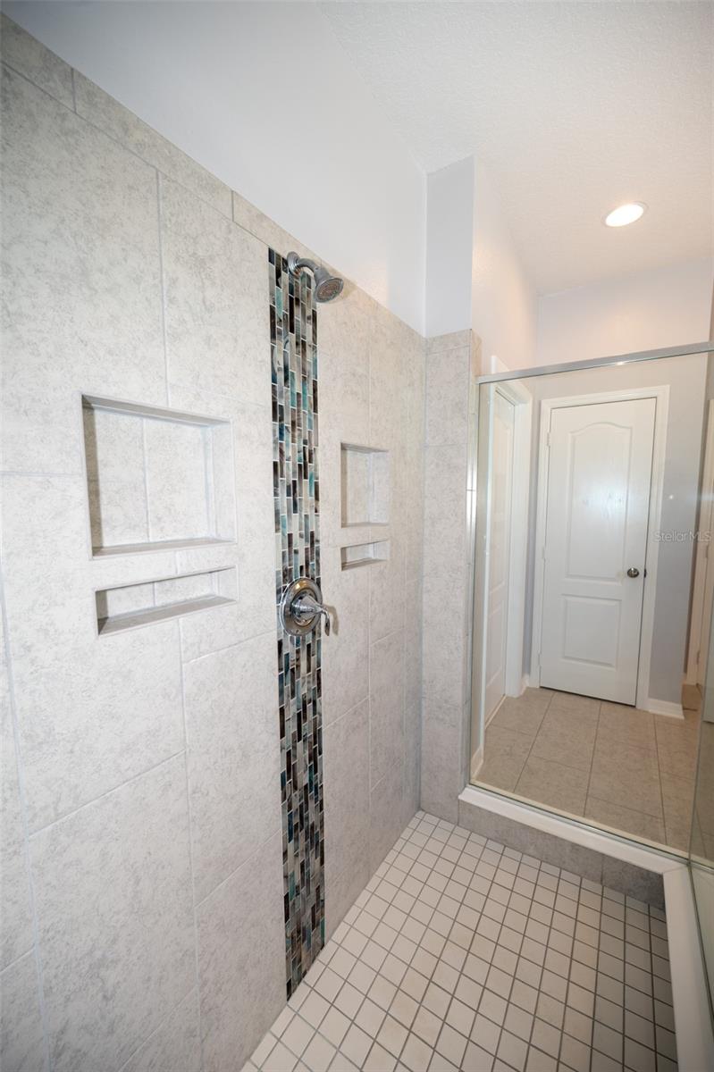 Image 33 of 78 For 869 White Rose Way