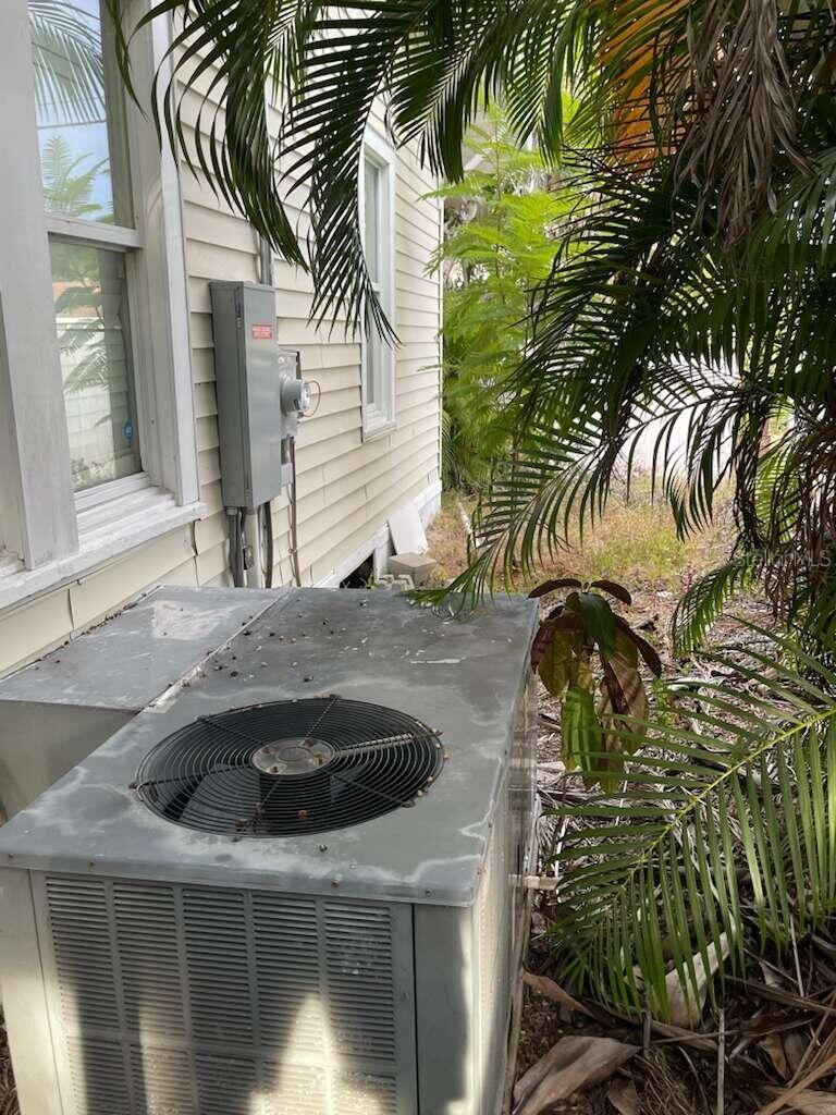 Image 3 of 24 For 814 26th Street W