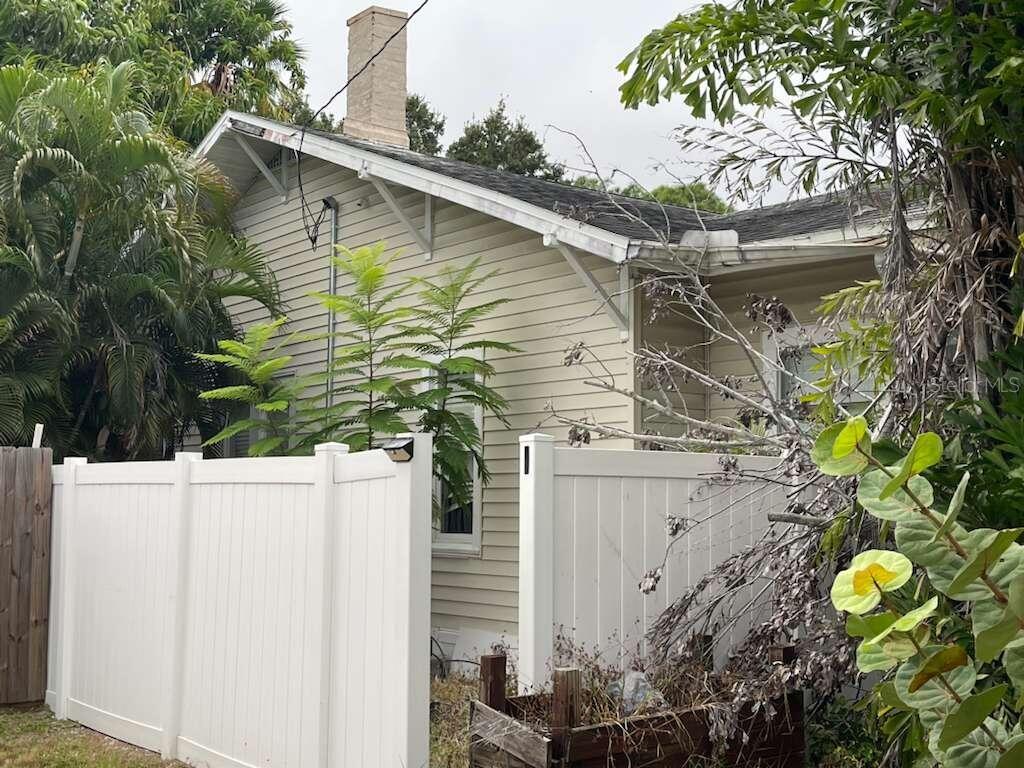 Image 5 of 24 For 814 26th Street W