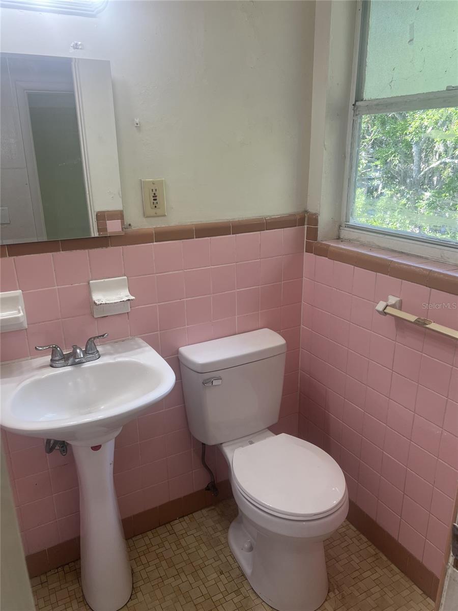 Image 5 of 13 For 543 Division Street 3