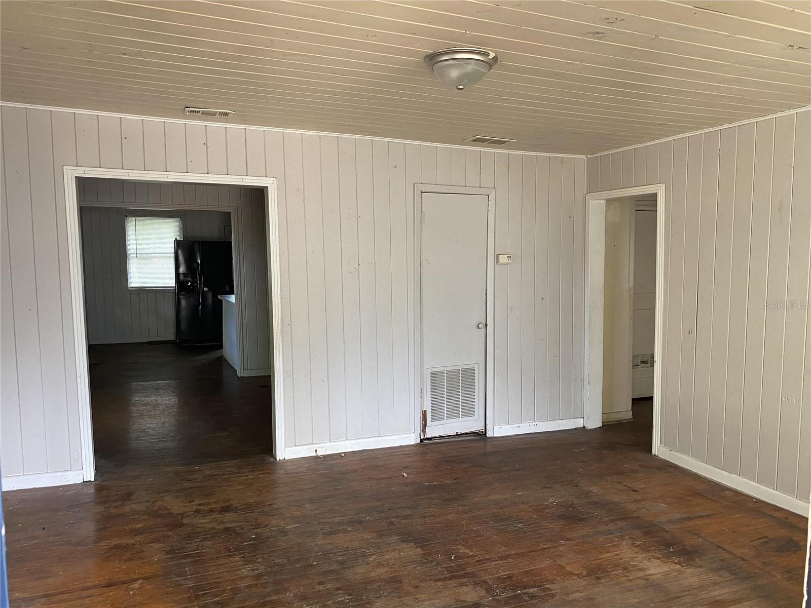 Image 4 of 10 For 2604 Commonwealth Avenue