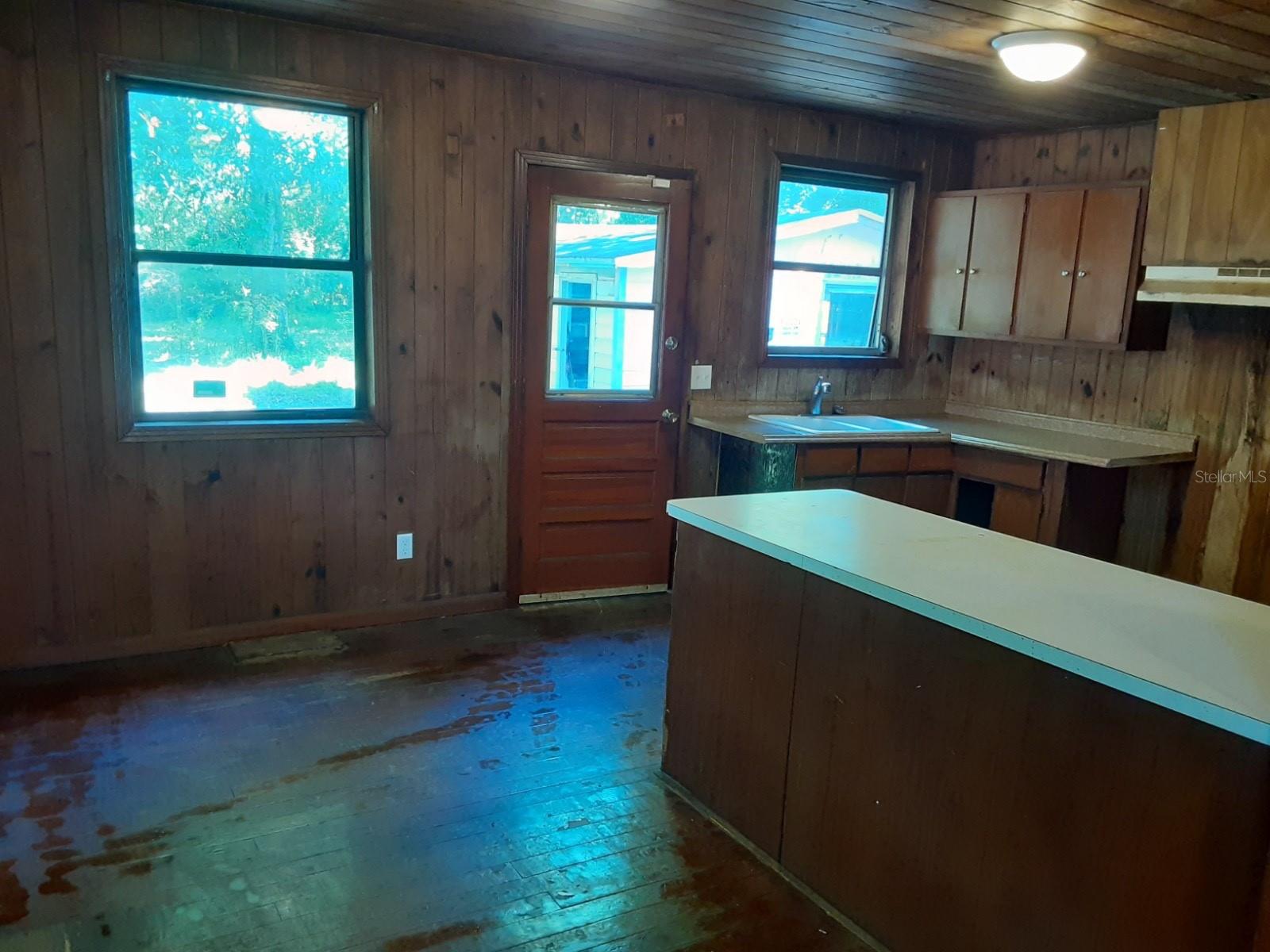 Image 5 of 10 For 2604 Commonwealth Avenue