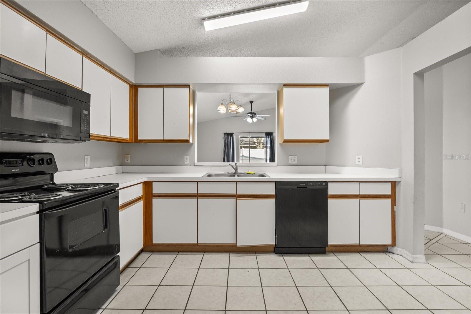 Image 10 of 39 For 2909 Canoe Circle