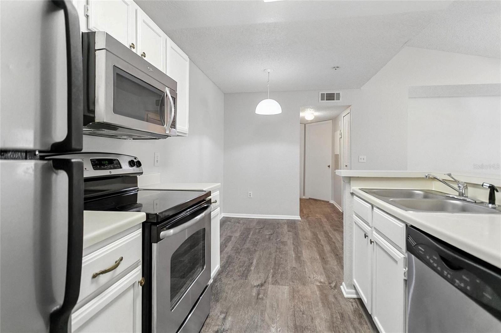 Image 4 of 31 For 5263 Images Circle 306