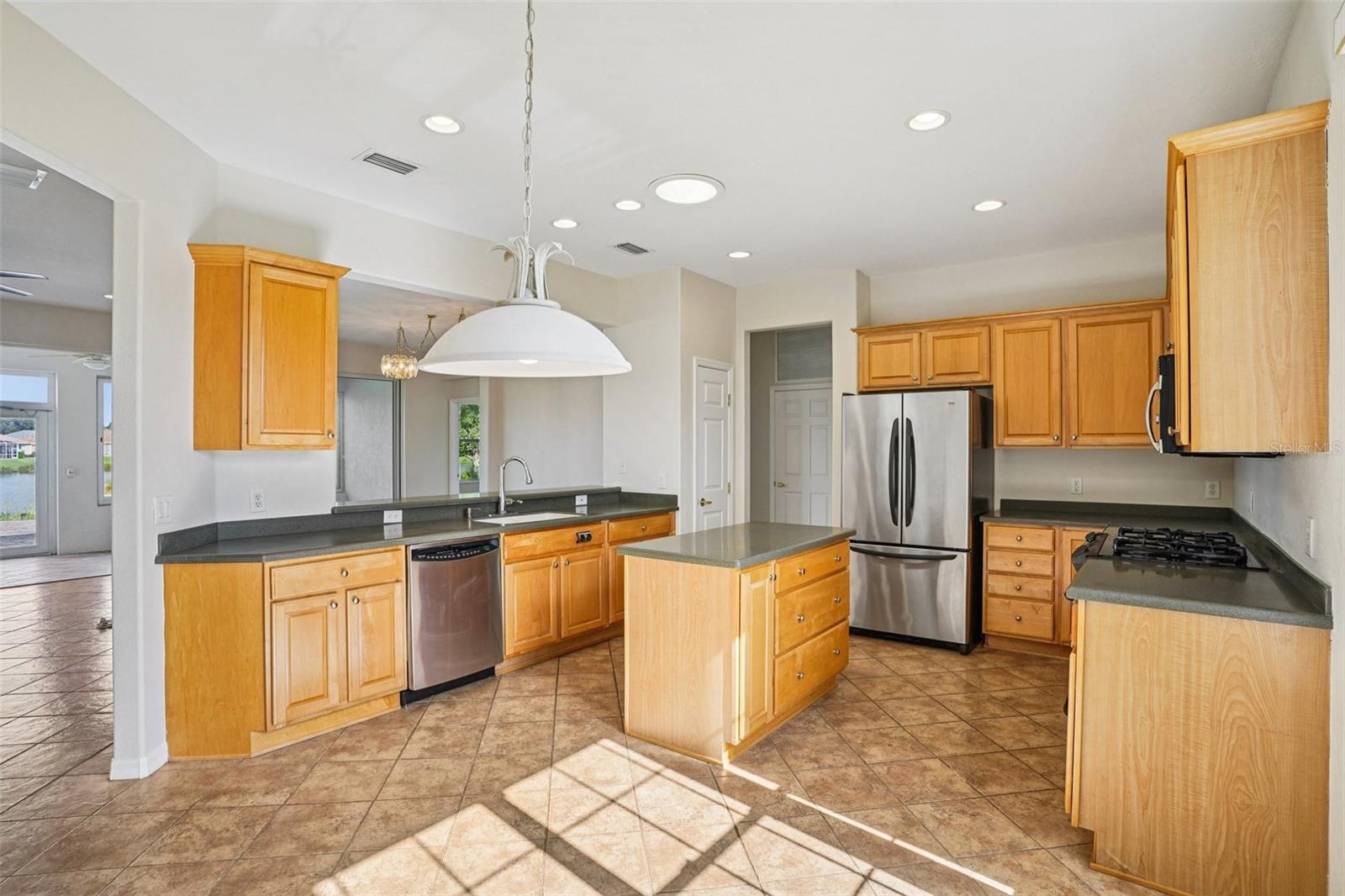 Image 10 of 40 For 9385 125th Street