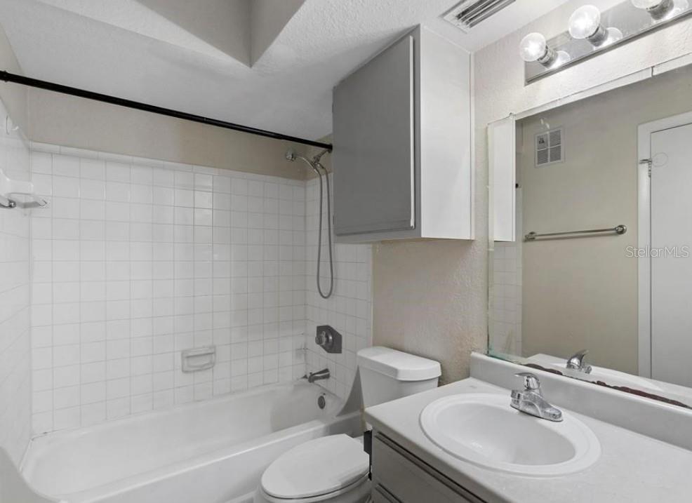 Image 23 of 34 For 4355 Perkinshire Lane 103