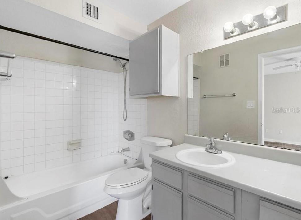 Image 24 of 34 For 4355 Perkinshire Lane 103