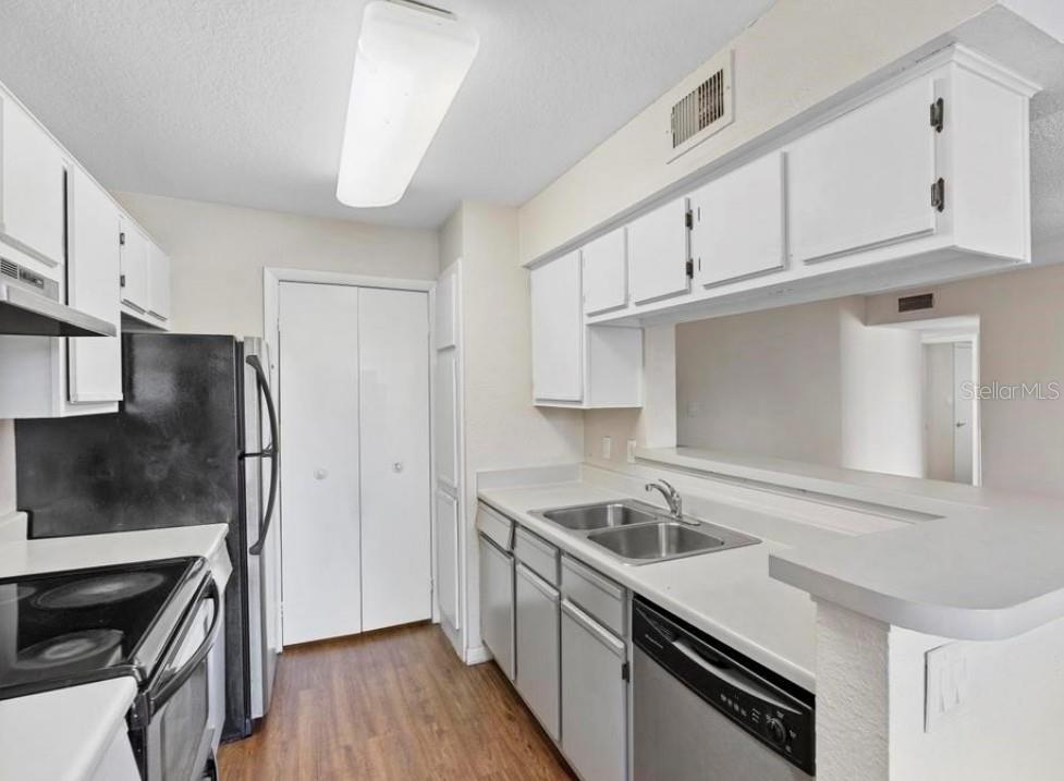 Image 5 of 34 For 4355 Perkinshire Lane 103