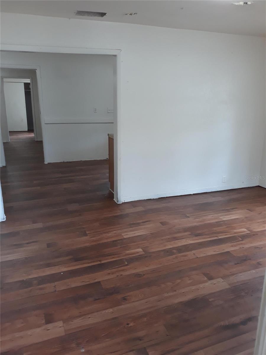 Image 6 of 7 For 403 Walnut Street