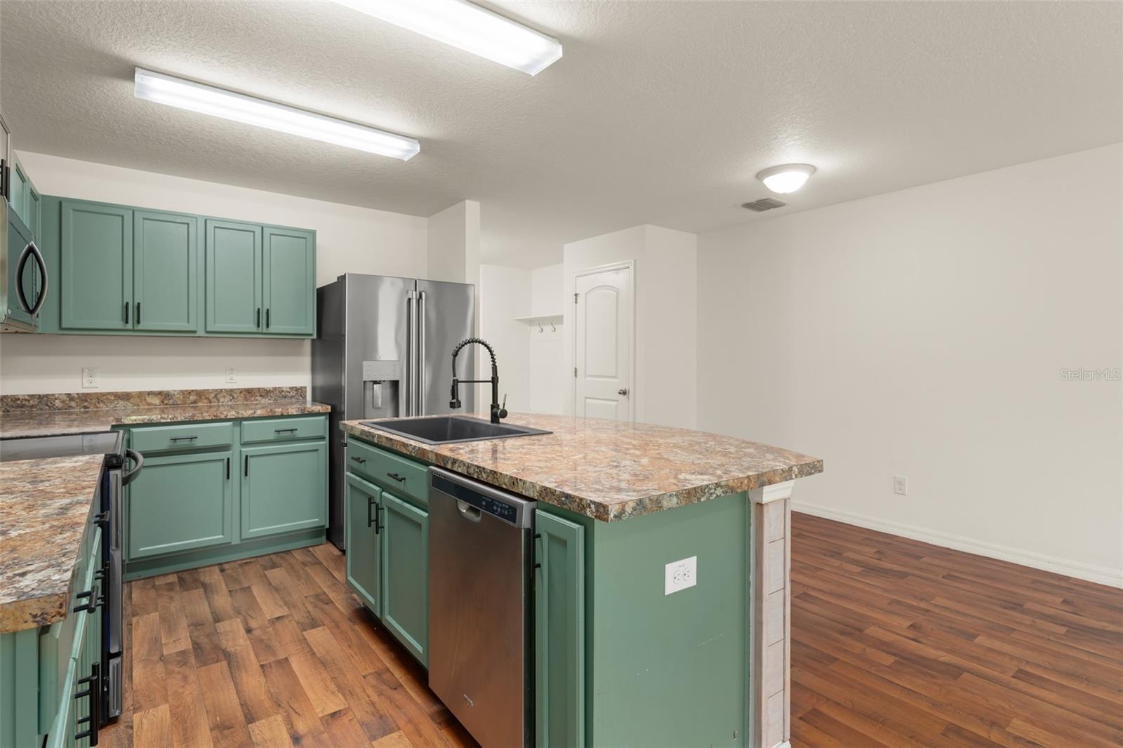 Image 15 of 36 For 5584 Maggiore Boulevard