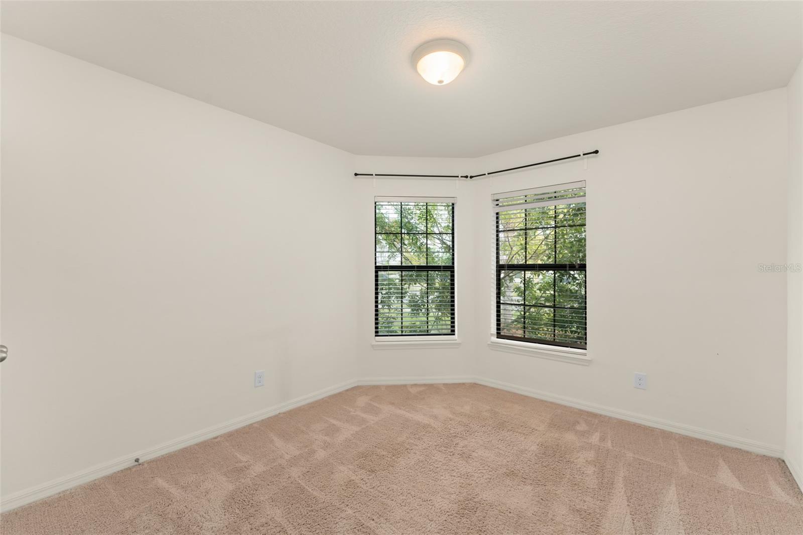 Image 9 of 36 For 5584 Maggiore Boulevard