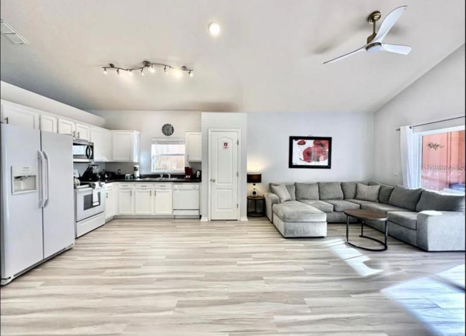 Image 3 of 17 For 17845 Woodcrest Way