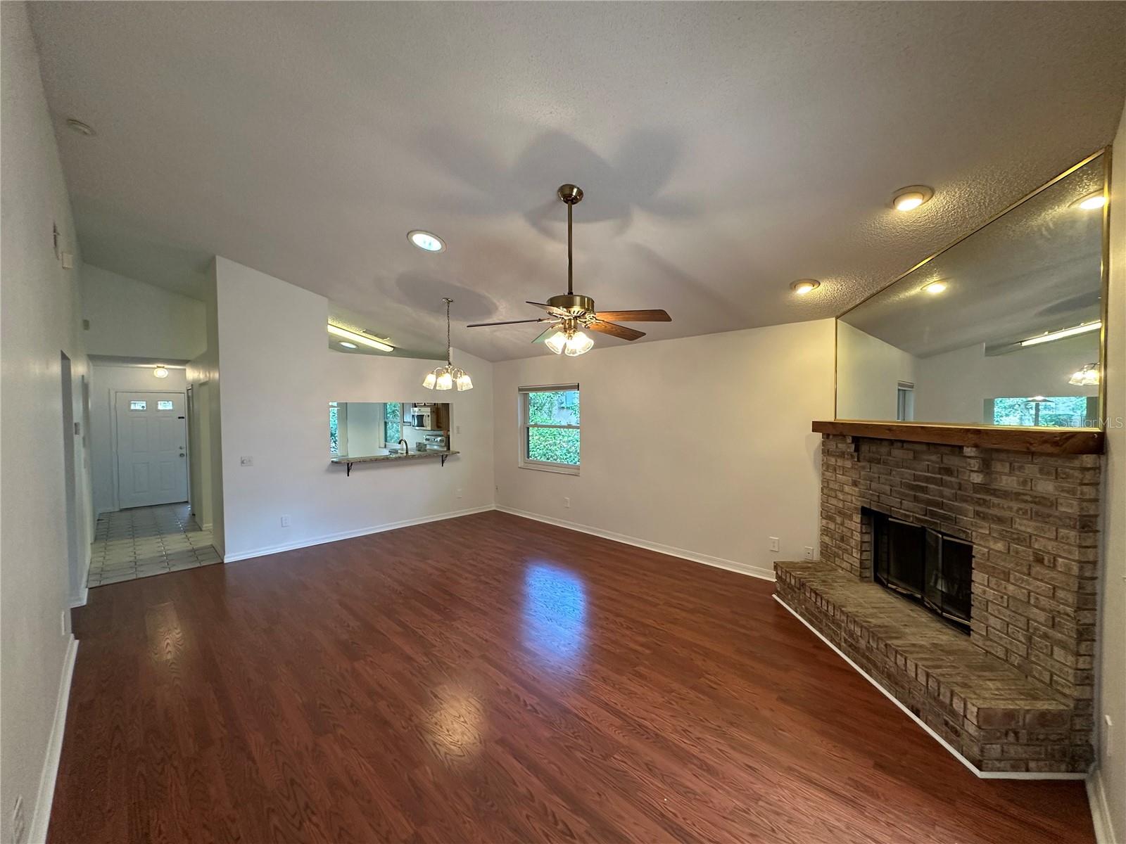 Image 3 of 34 For 310 Tangerine Street